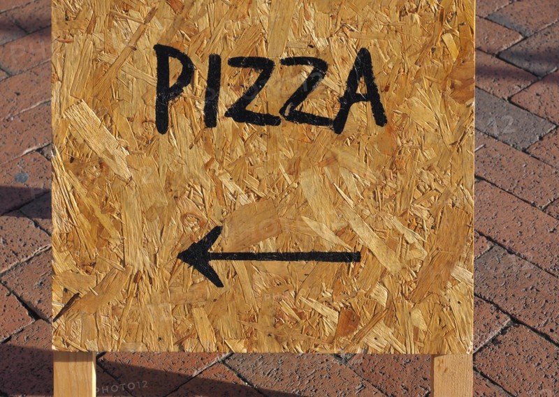 Pizza sign with direction arrow