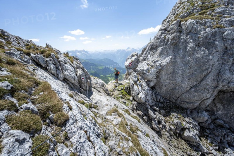 Mountaineer on the ridge of the Hoher Brett