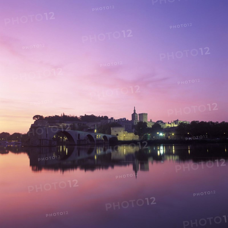 Pont St.-Benetzet and Palace of the Popes at sunrise