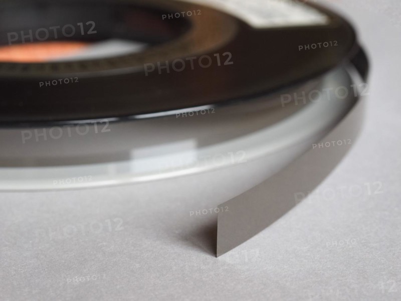 Magnetic tape reel