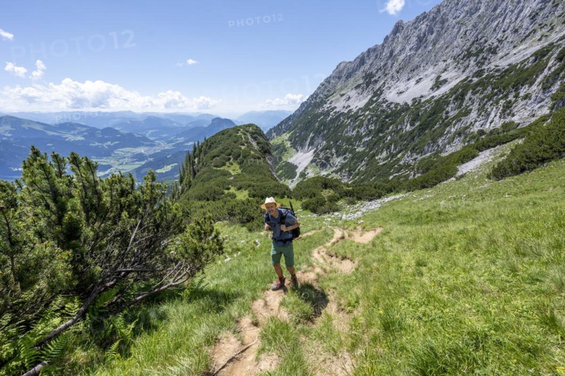 Mountaineers climbing the Hackenkoepfe