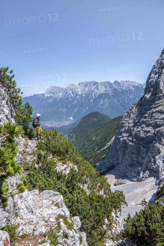 Climbers ascending to the Upper Wettersteinspitze