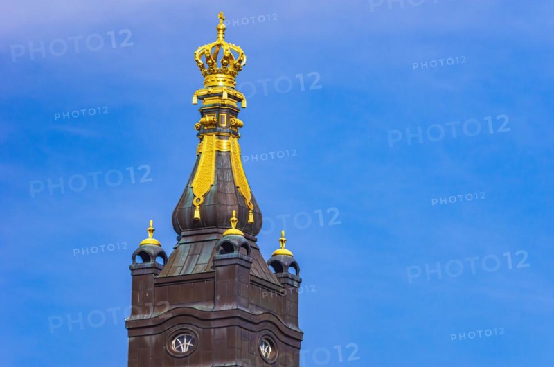 Little tower with crown on the roof of the Saxon State Chancellery