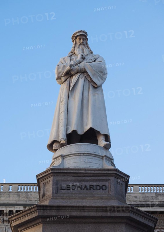 Leonardo da Vinci monument in Milan