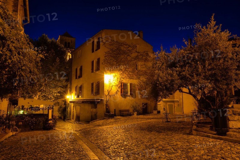 Evening atmosphere in Moustiers-Sainte-Marie