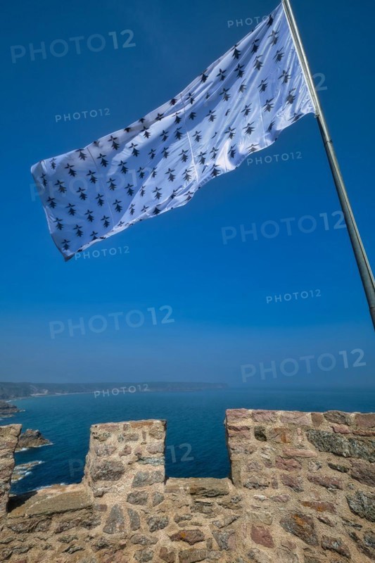 Breton flag on the battlements of Fort La slat