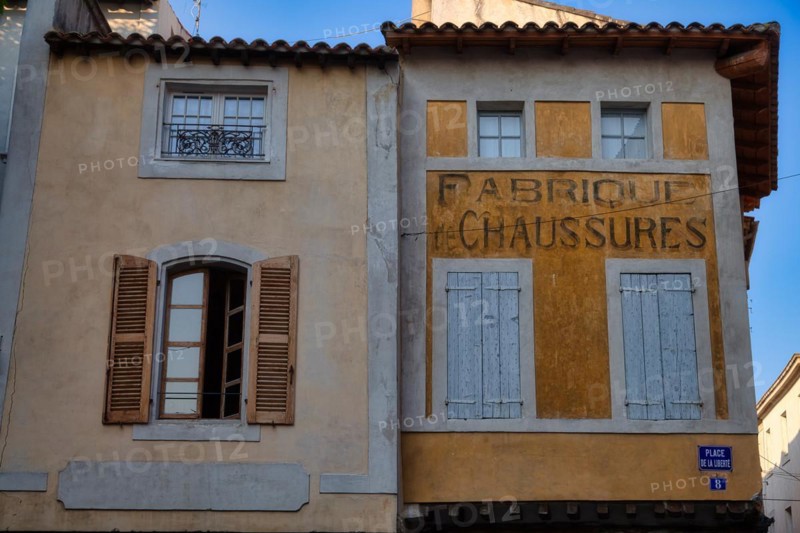 Historic houses in L'Isle-sur-la-Sorgue