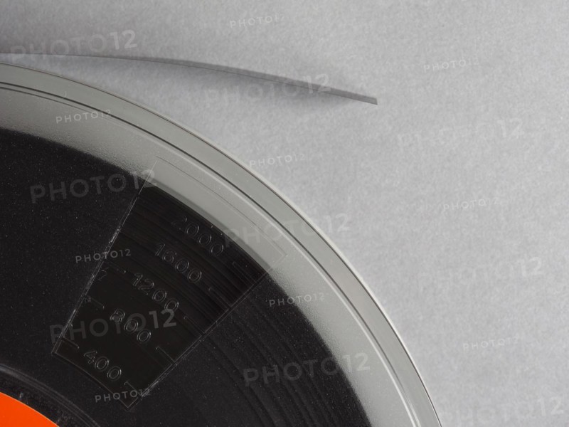 Magnetic tape reel