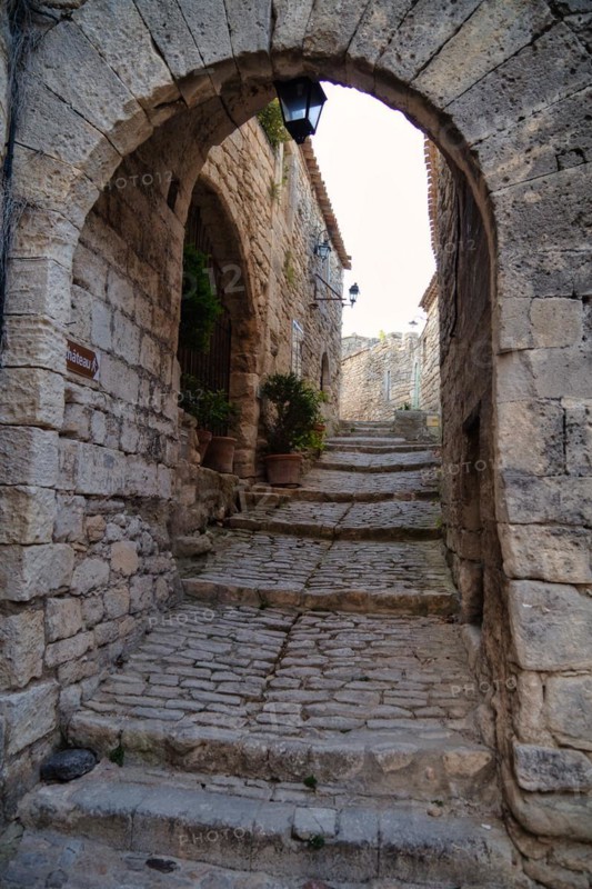 In the alleys of Lacoste