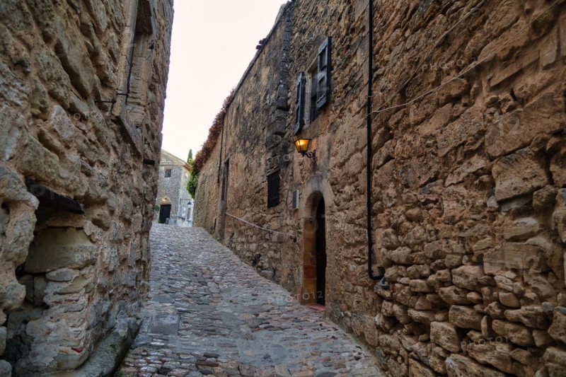 In the alleys of Lacoste