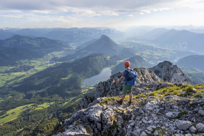 Mountaineers at the summit of the Scheffauer