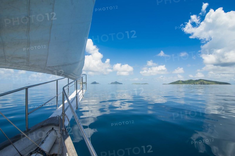 Sailing in the very flat waters of the Mamanuca islands