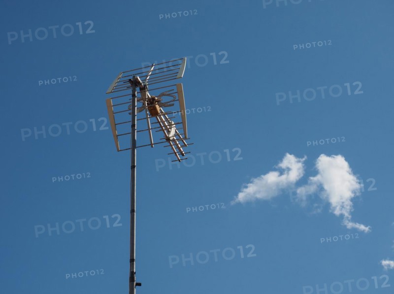 Aerial antenna pole