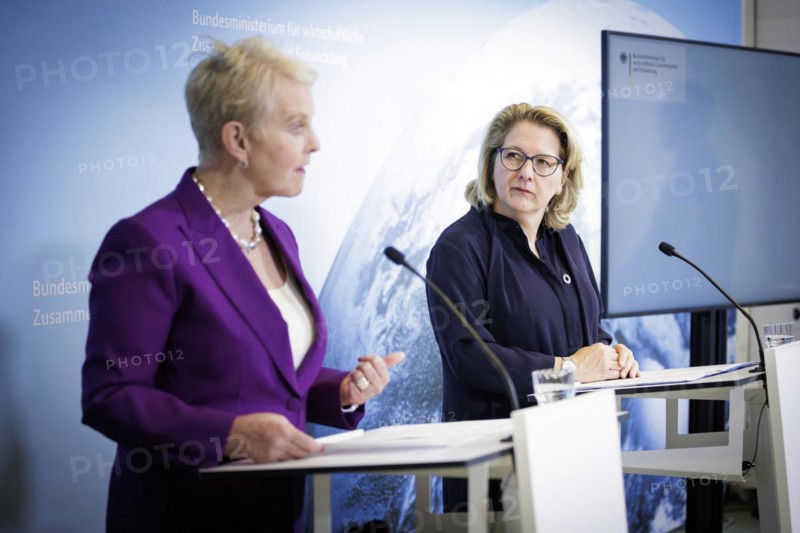 (R-L) Svenja Schulze, Federal Minister for Economic Cooperation and Development, and Cindy McCain, Executive Director World Food Programme (WFP), hold a joint press conference on the commitment to tackle the global hunger crisis at the Federal Ministry for Economic Cooperation and Development. Berlin, 25.05.2023., Berlin, Germany, Europe