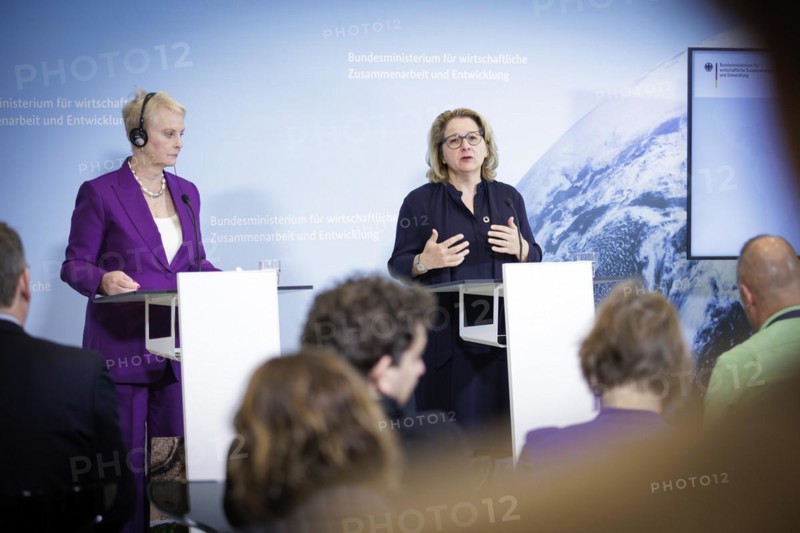 (R-L) Svenja Schulze, Federal Minister for Economic Cooperation and Development, and Cindy McCain, Executive Director World Food Programme (WFP), hold a joint press conference on the commitment to tackle the global hunger crisis at the Federal Ministry for Economic Cooperation and Development. Berlin, 25.05.2023., Berlin, Germany, Europe