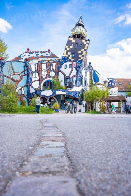 Schiefes Kunsthaus