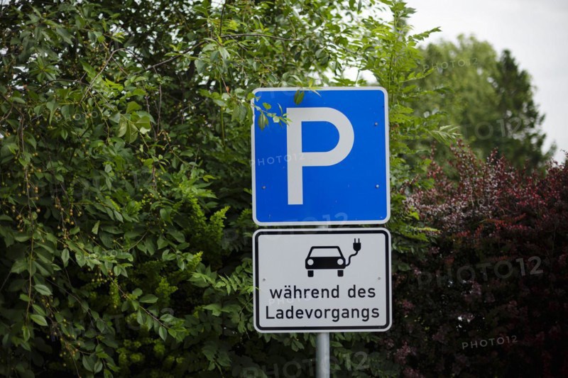 Free charging places at a charging station for electric vehicles in the green. Ummanz