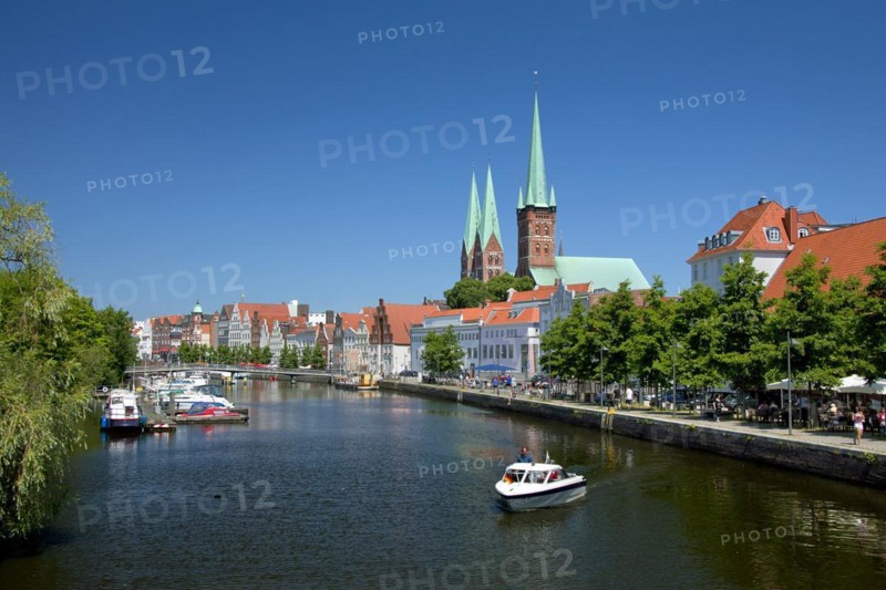 Malerwinkel with view over the Luebecker Marienkirche
