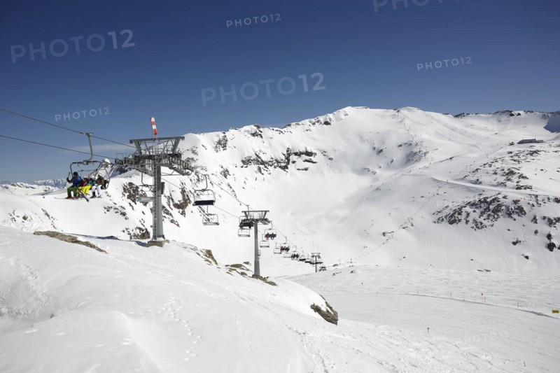 Chairlift in the Moelltal Glacier ski area