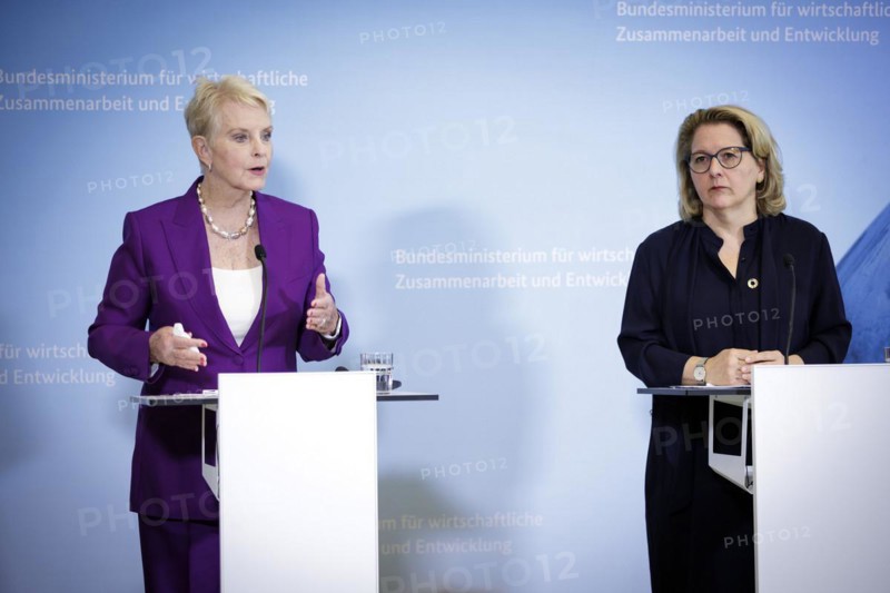 (R-L) Svenja Schulze, Federal Minister for Economic Cooperation and Development, and Cindy McCain, Executive Director World Food Programme (WFP), hold a joint press conference on the commitment to tackle the global hunger crisis at the Federal Ministry for Economic Cooperation and Development. Berlin, 25.05.2023., Berlin, Germany, Europe