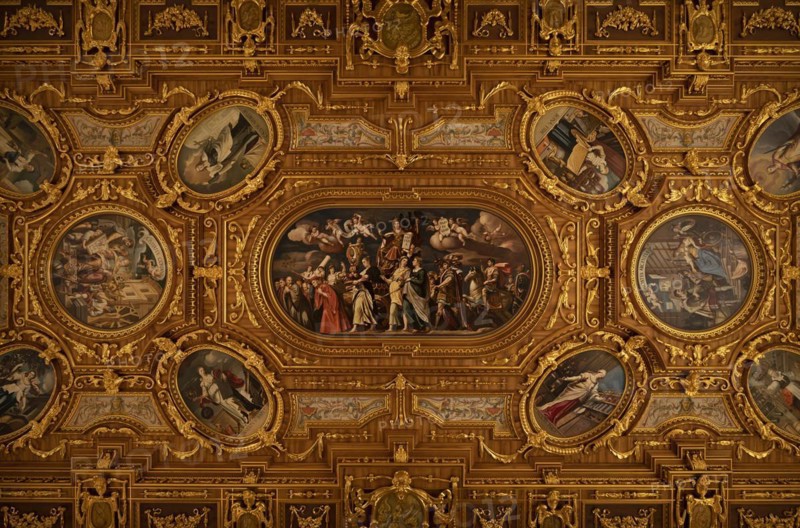 Coffered ceiling with the main painting of the Sapientia and other paintings