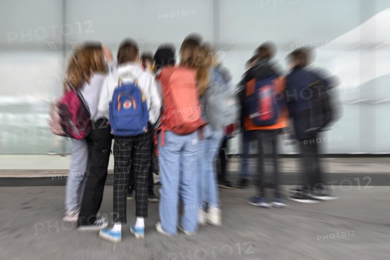 Wiping Picture Teenage School Satchel