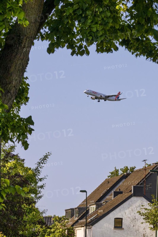 Flight path over residential areas at Duesseldorf Airport