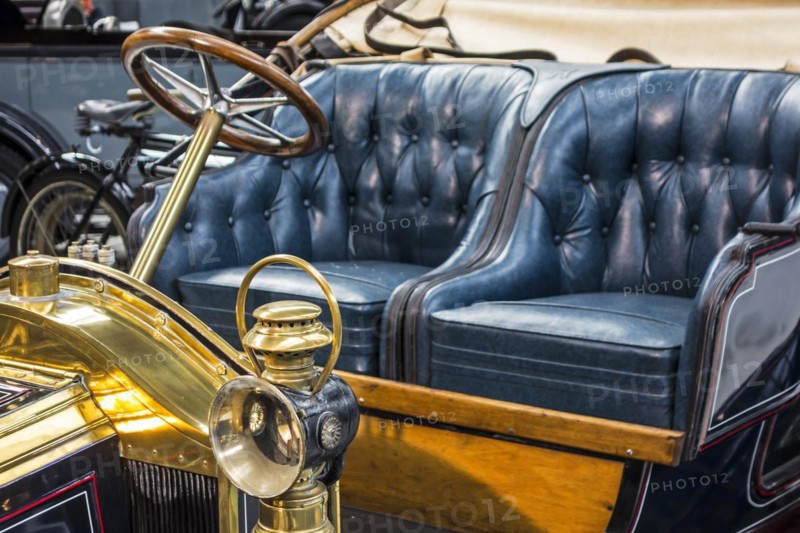 Kerosene oil headlamp of 1909 Renault Type AX
