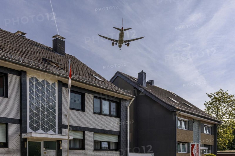 Flight path over residential areas at Duesseldorf Airport