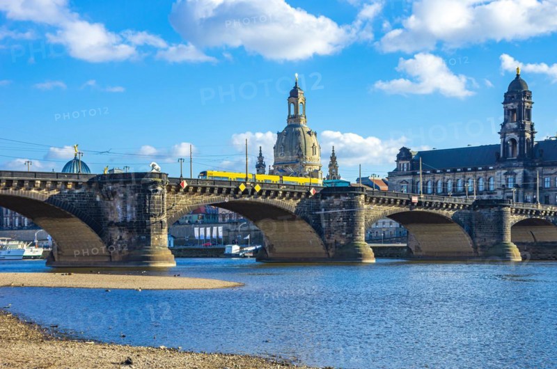 View from the Koenigsufer to the Augustusbruecke and the Church of Our Lady as well as the Staendehaus