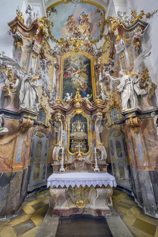 Side altar