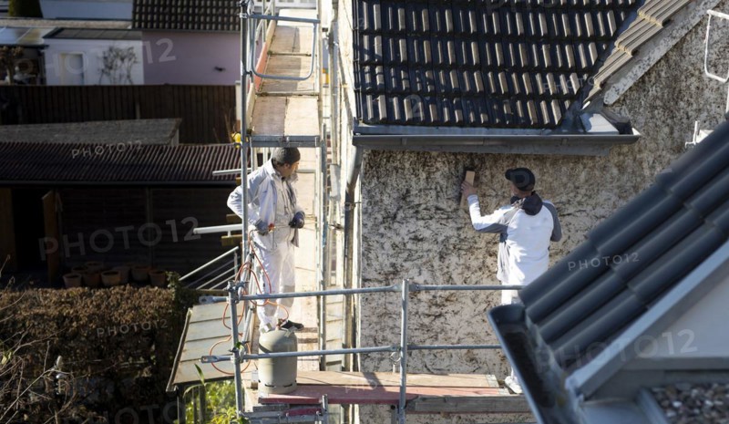 Cleaning of a house wall after the removal of ivy.