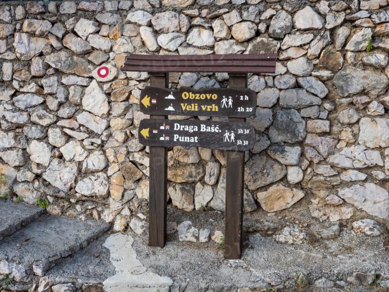 Hiking trail sign