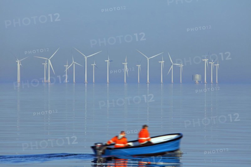 Wind turbines at sea of Lillgrund