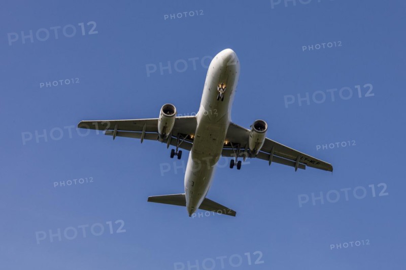 Flight path over residential areas at Duesseldorf Airport