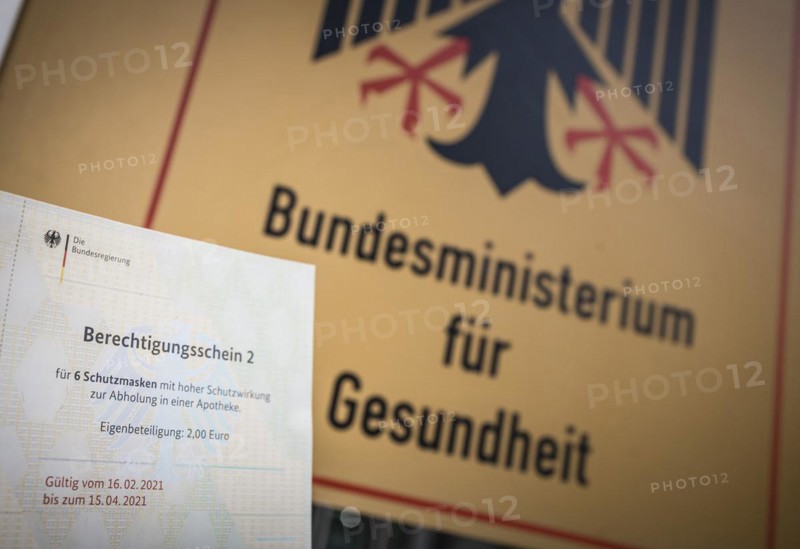 Certificate of entitlement for six FFP2 high protection masks to be collected from a pharmacy. Recorded in front of the Federal Ministry of Health in Berlin