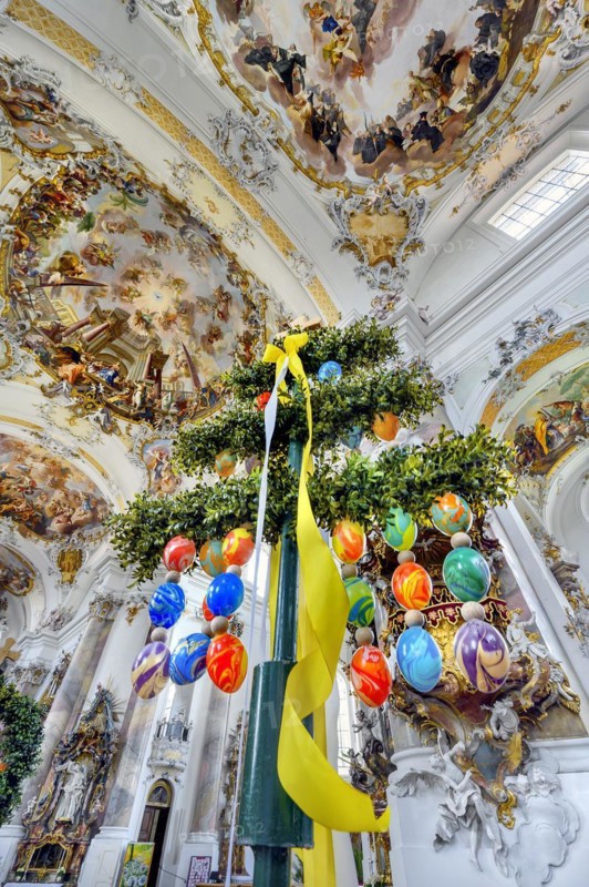 Ceiling frescoes and Easter decoration