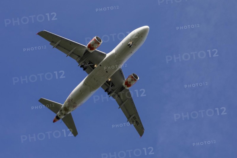 Flight path over residential areas at Duesseldorf Airport