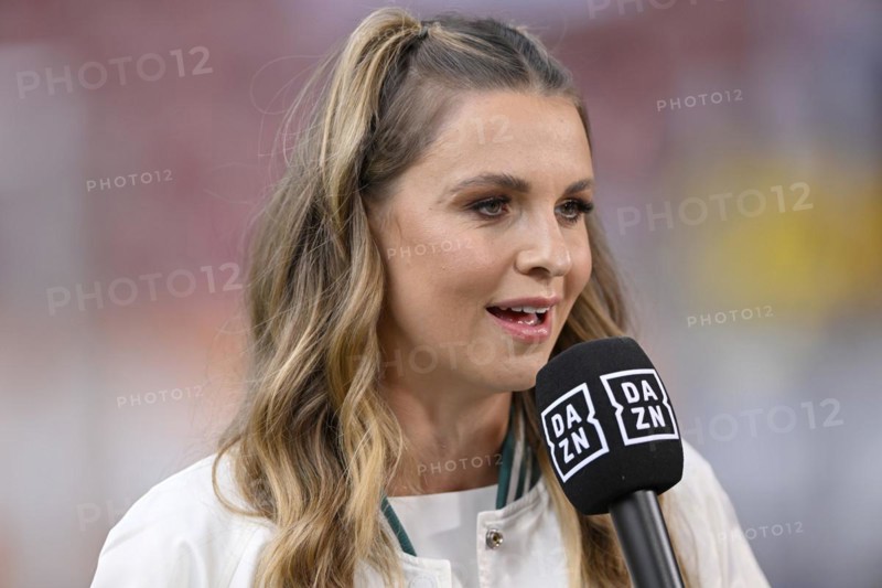 Presenter Laura Wontorra in interview with microphone