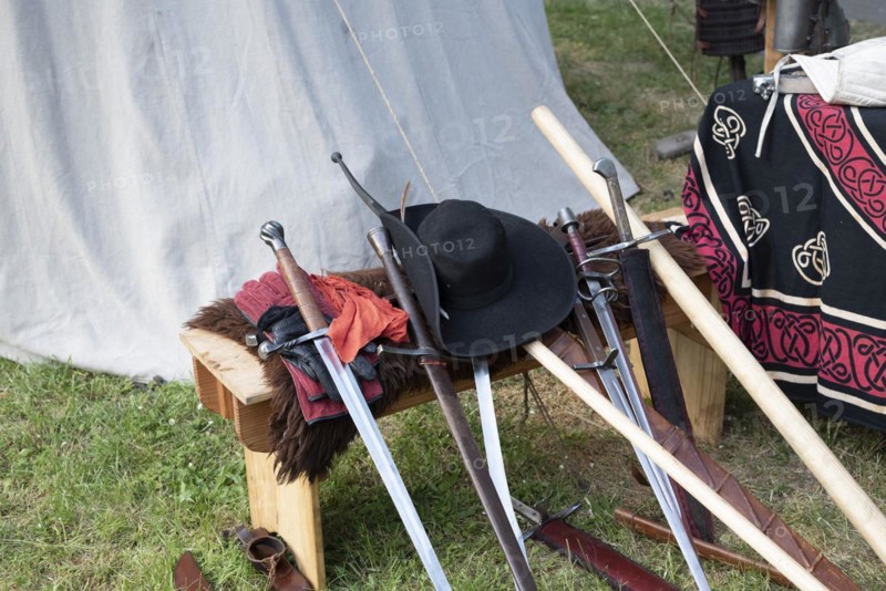 Medieval cutting and stabbing weapons