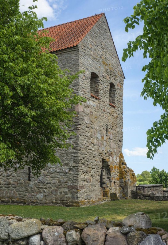 Nedraby church ruin