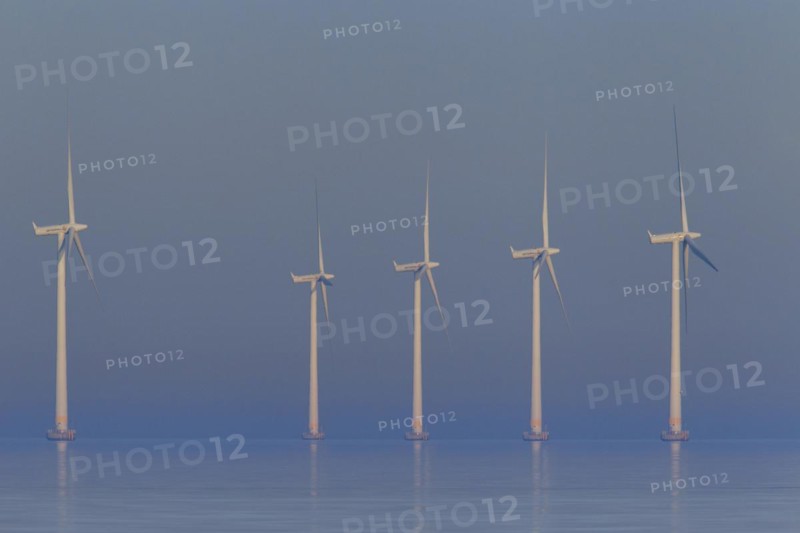 Wind turbines at sea of Lillgrund