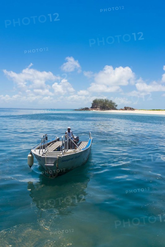 Motorboat bringing tourists to Monuriki or Cast away island
