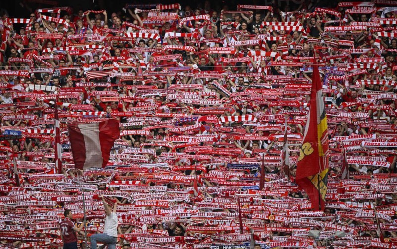 Fans hold up scarves