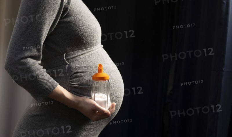Pregnant woman with sugar sprinkler