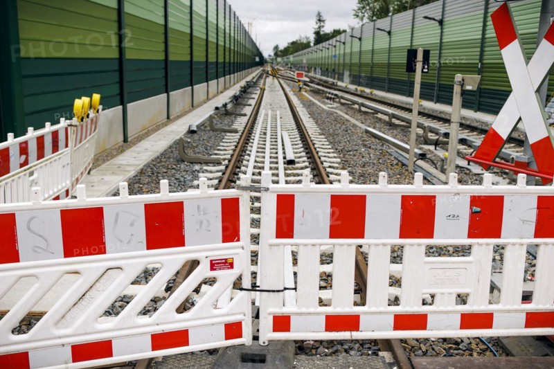 Symbolic photo on the subject of railway infrastructure. A barrier of a construction site stands on a newly built track at Lichtenrade station. Berlin