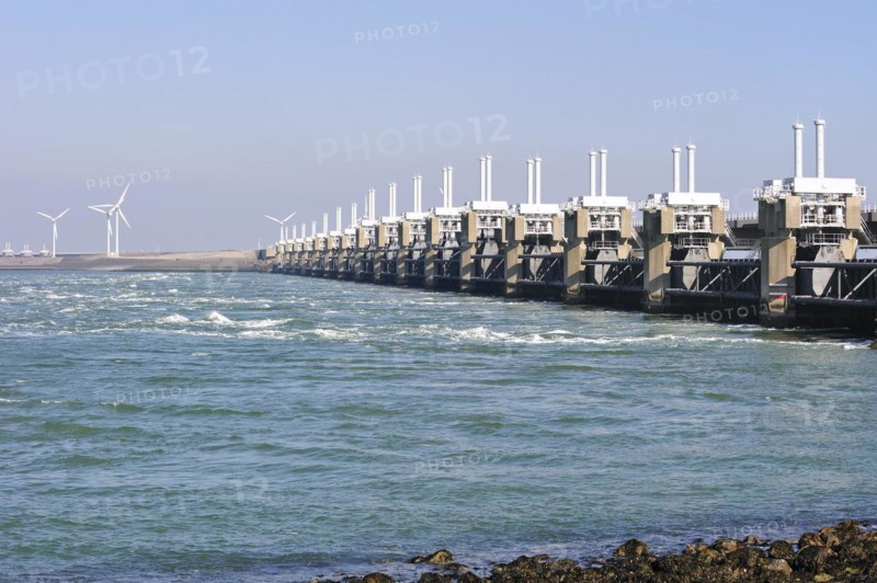 Storm flood barrier