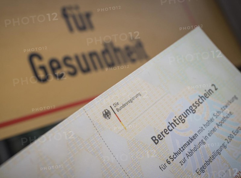 Certificate of entitlement for six FFP2 high protection masks to be collected from a pharmacy. Recorded in front of the Federal Ministry of Health in Berlin