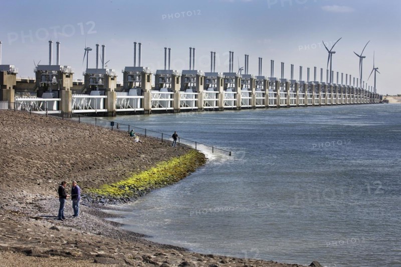 Storm flood barrier
