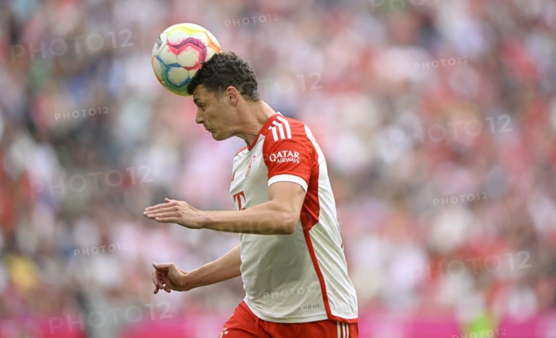Header Action Benjamin Pavard FC Bayern Munich FCB